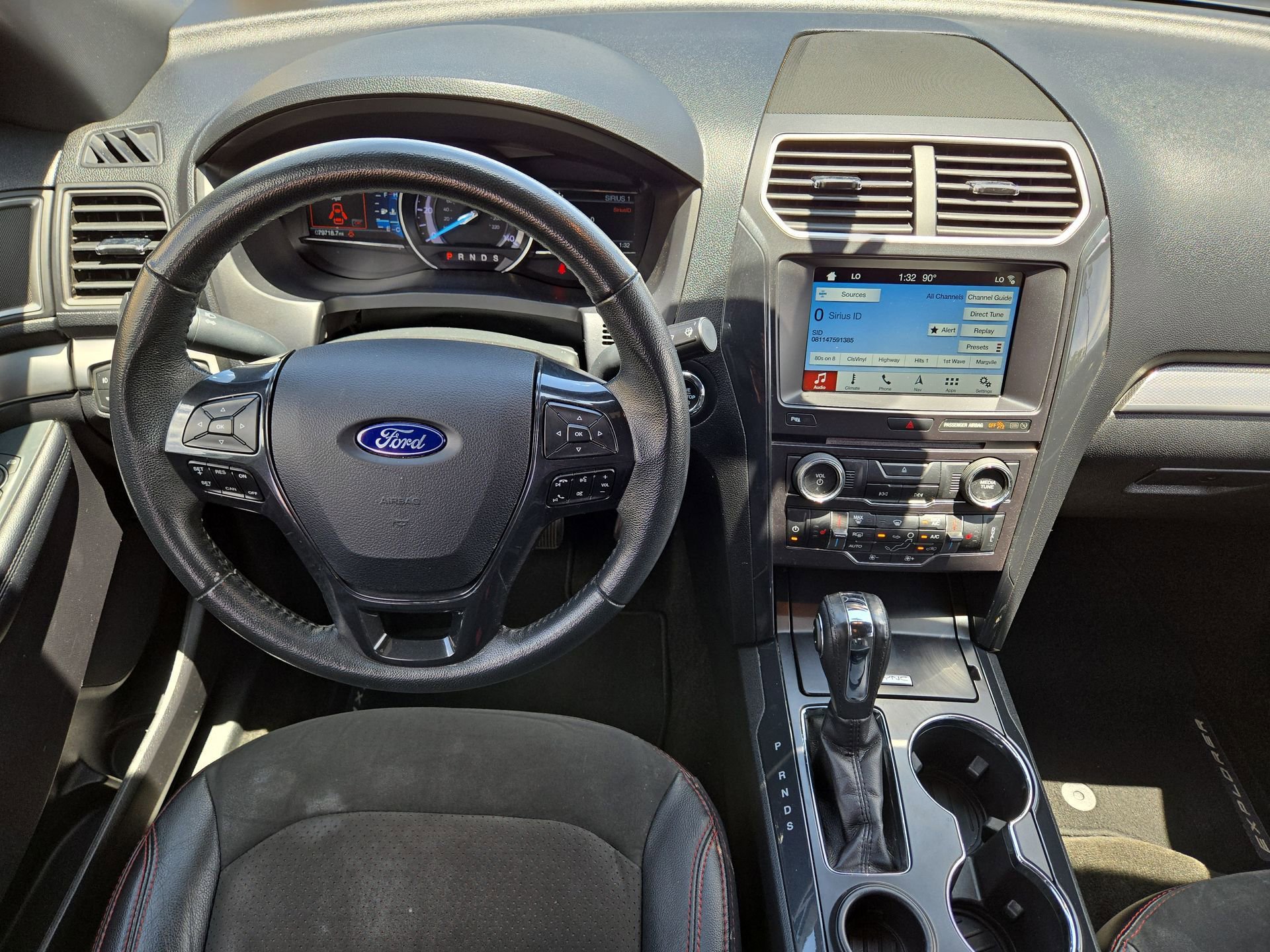 Used 2018 Ford Explorer XLT w/ Equipment Group 202A FWD image 14