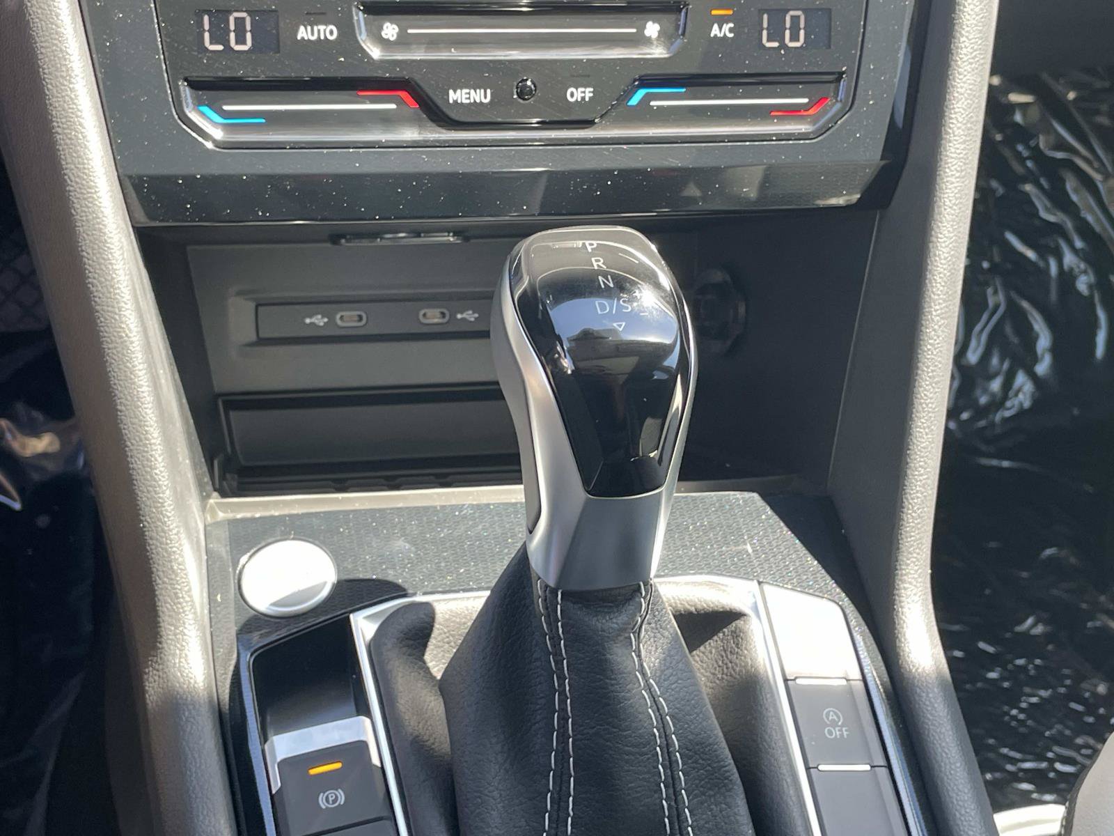 New 2026 Volkswagen Taos SE FWD image 14