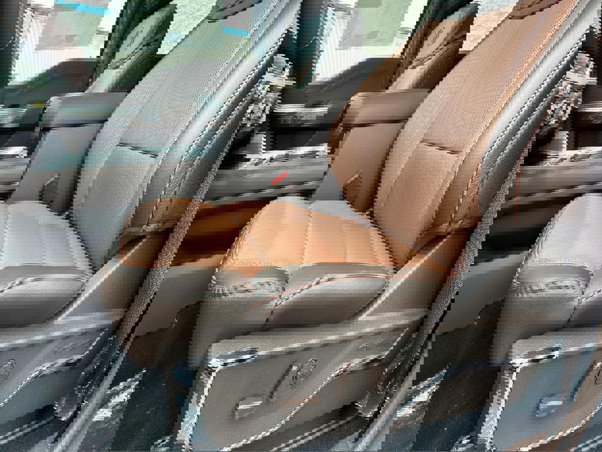 New 2025 Ford F250 King Ranch w/ Tremor Off-Road Package image 56