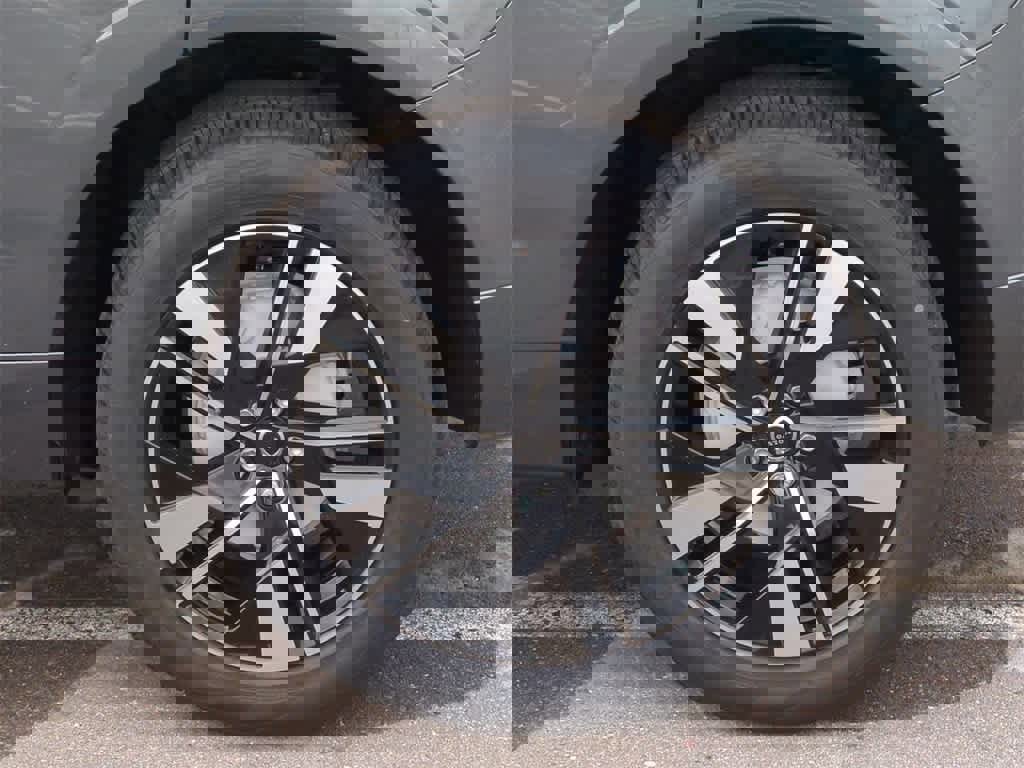 Certified 2026 Volvo XC60 B5 Plus w/ Protection Package Premier image 13