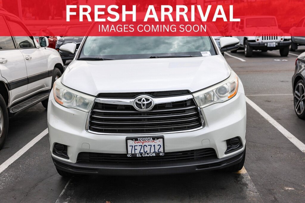 Used 2014 Toyota Highlander LE FWD image 1