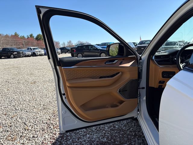 Certified 2025 Jeep Grand Cherokee L Summit AWD/4WD image 16