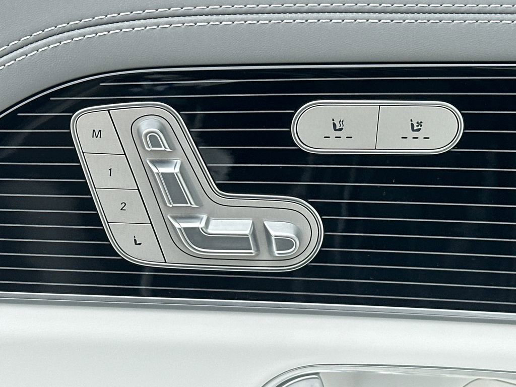 Certified 2025 Mercedes-Benz Maybach GLS 600 4MATIC image 26