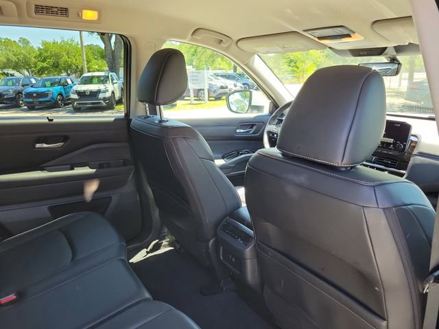 Used 2024 Nissan Pathfinder SL w/ Cargo Package FWD image 31
