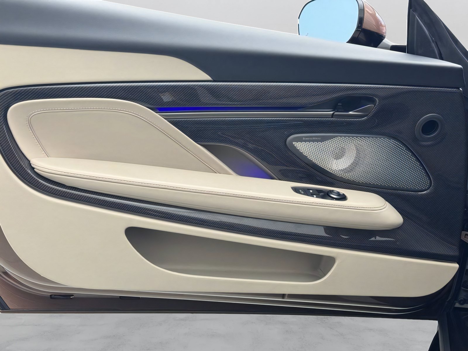 New 2026 Aston Martin Vanquish Convertible RWD image 11