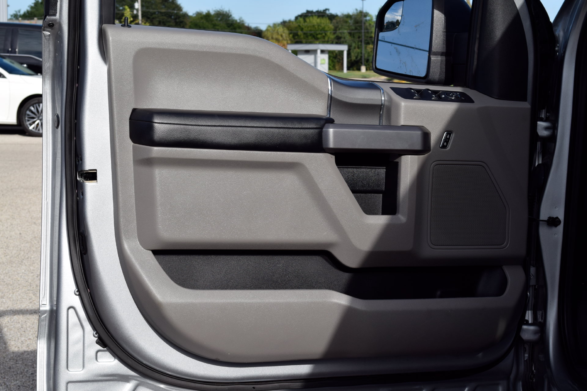 Used 2020 Ford F150 XLT w/ Equipment Group 302A Luxury AWD/4WD image 16