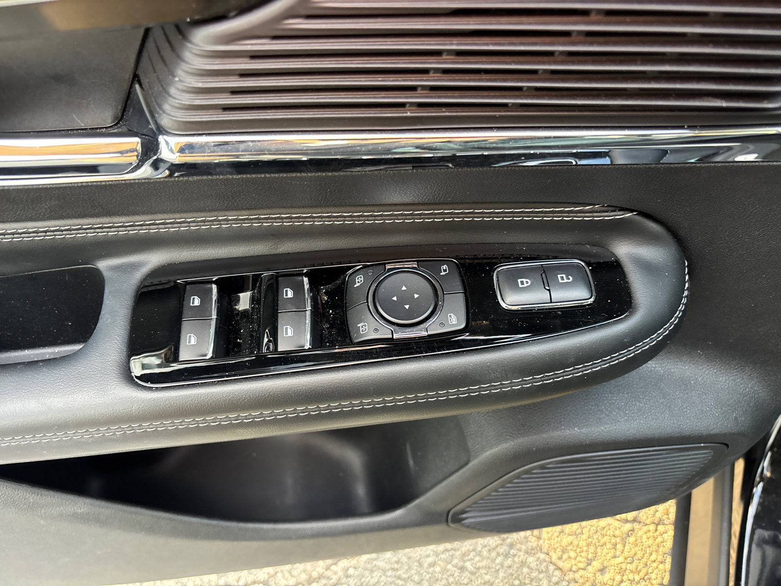 Certified 2022 Lincoln Corsair FWD image 13