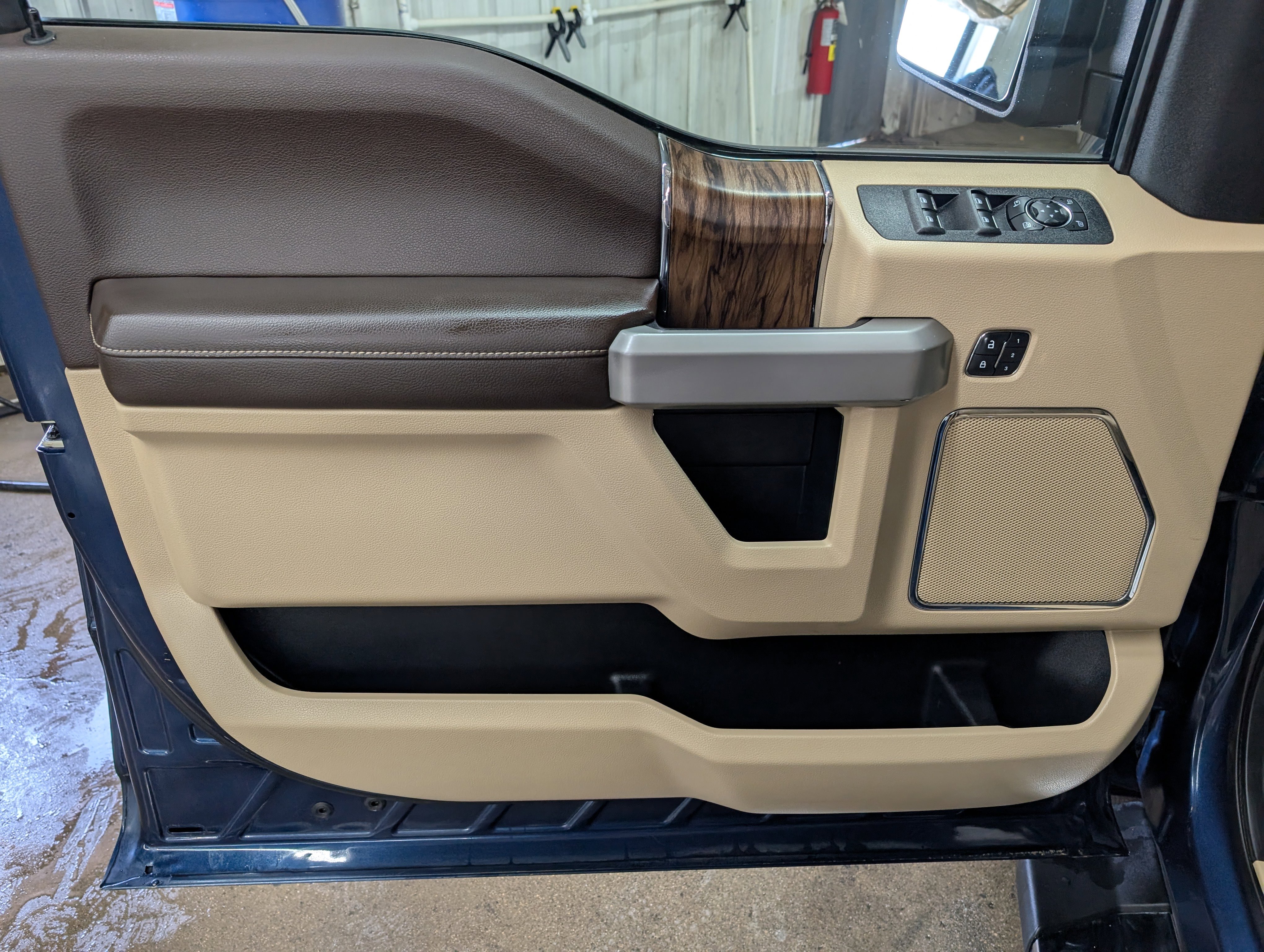 Used 2018 Ford F150 Lariat w/ Equipment Group 502A Luxury image 15