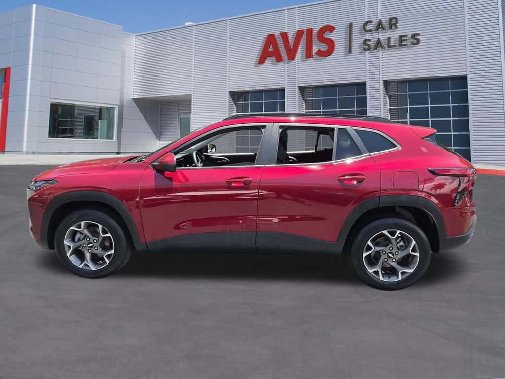 Used 2025 Chevrolet Trax LT w/ LT Convenience Package FWD image 10