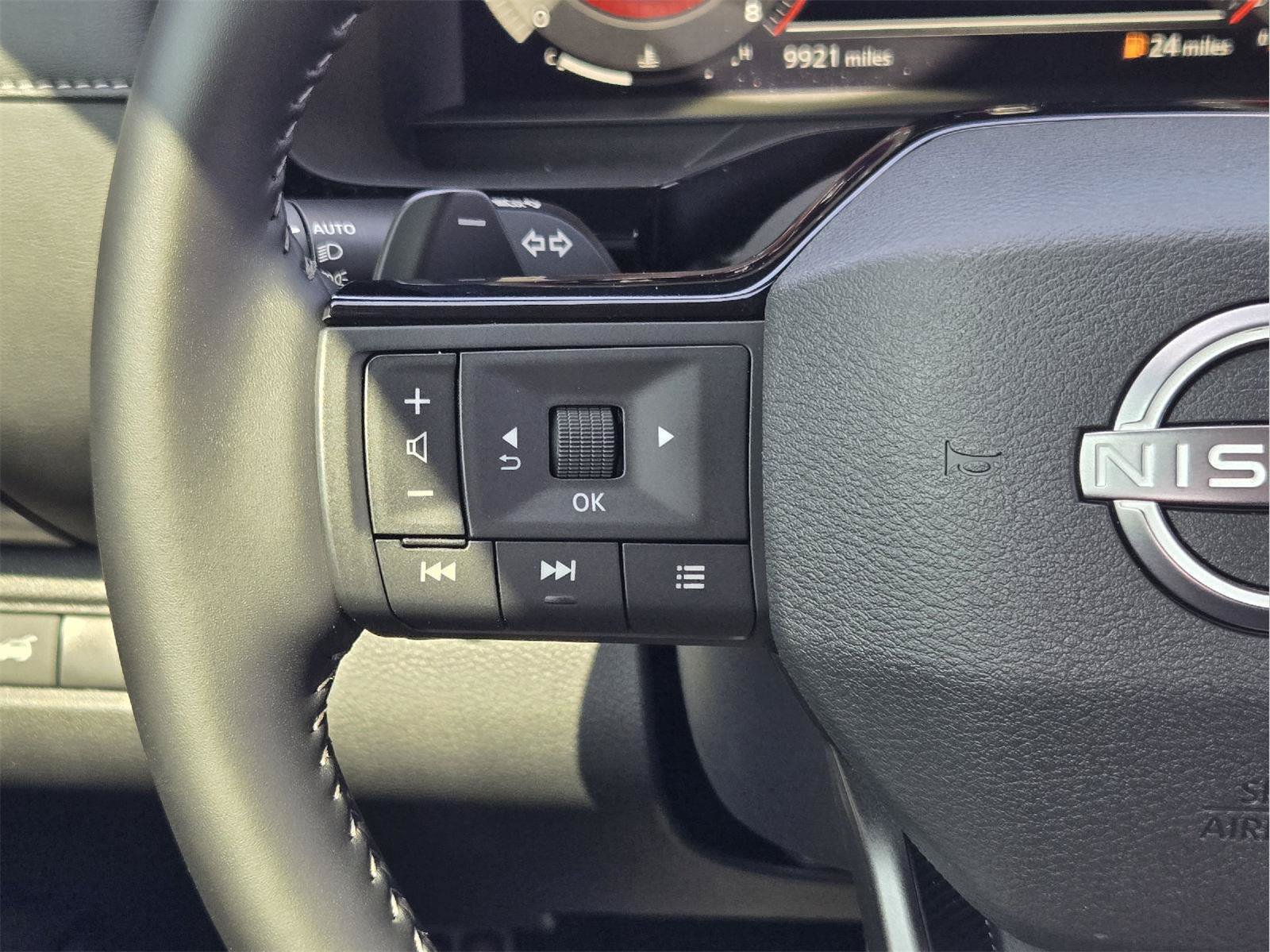 Used 2026 Nissan Pathfinder SL w/ SL Premium Package FWD image 26