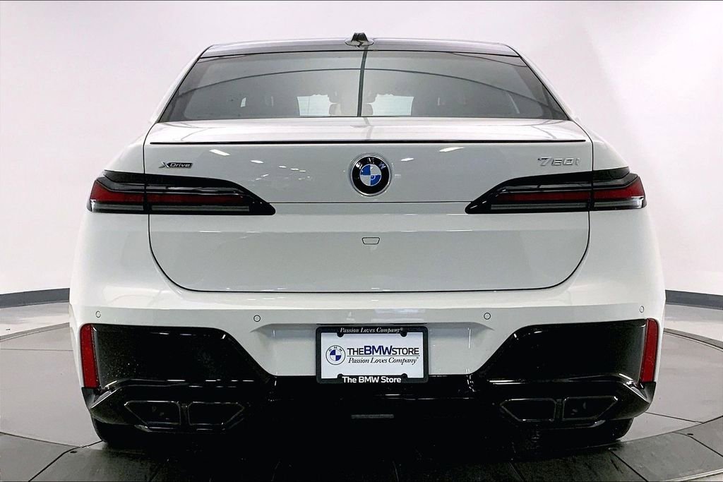 Certified 2023 BMW 760i xDrive AWD/4WD image 3