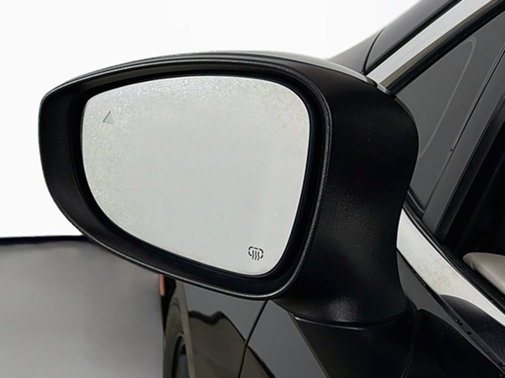 Used 2018 Chrysler Pacifica L FWD image 27