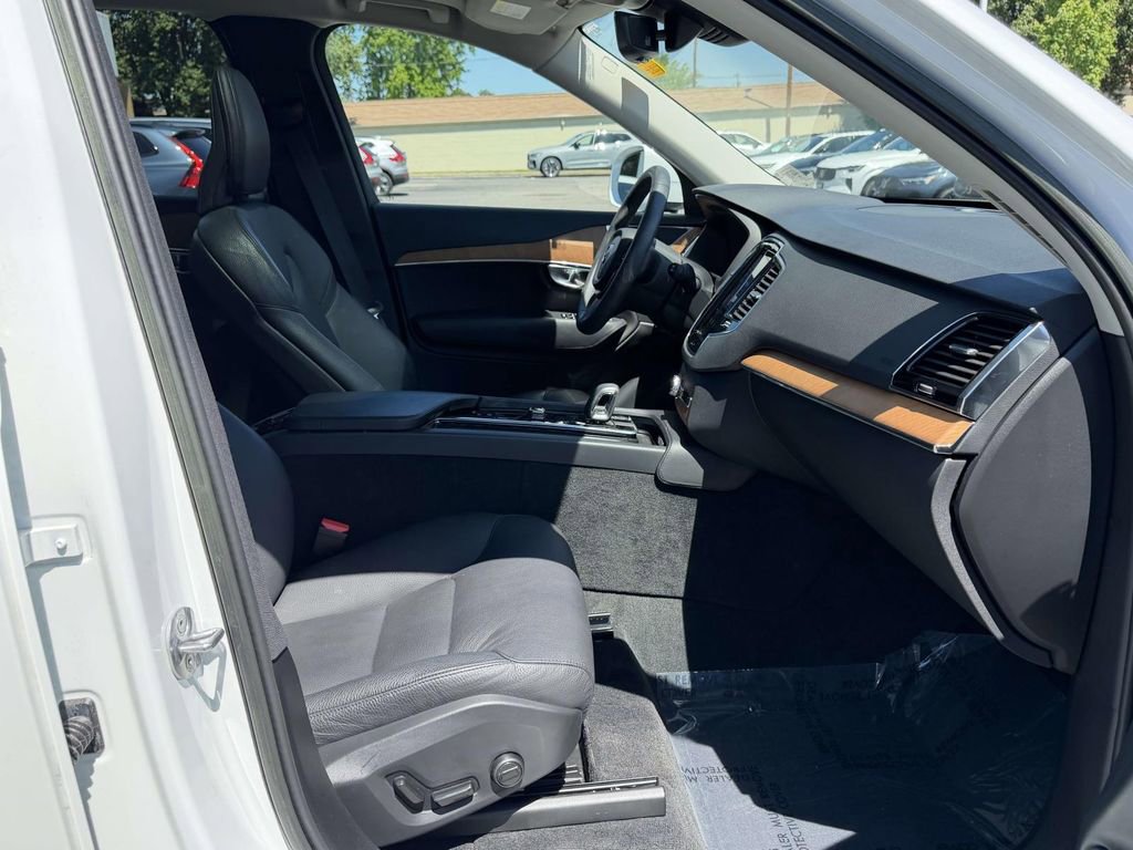 Used 2023 Volvo XC90 B5 Plus AWD/4WD image 12