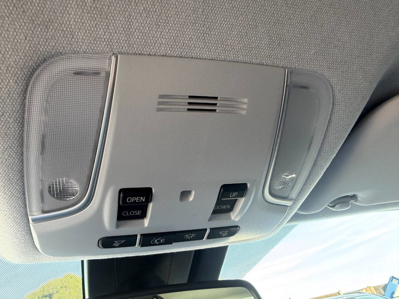 Used 2016 Toyota Prius Four w/ Advanced Technology Package FWD image 28