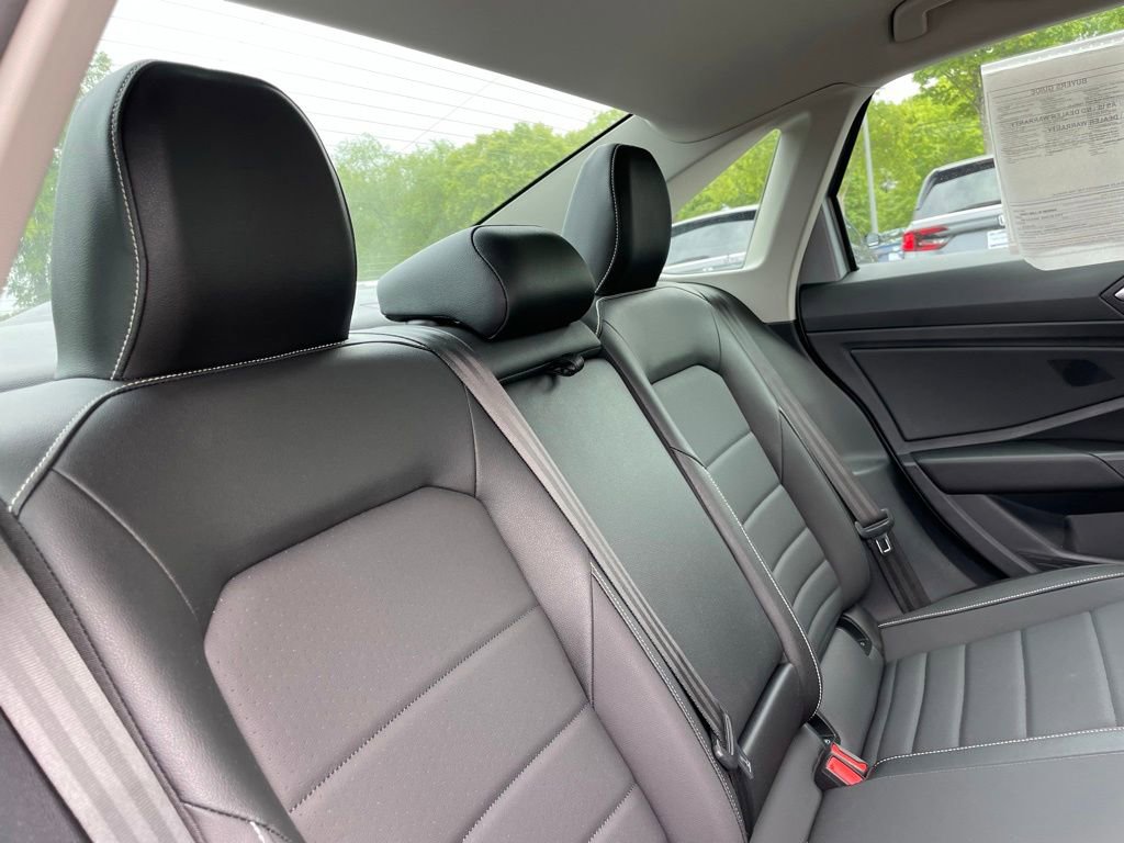 Used 2022 Volkswagen Jetta SE FWD image 36