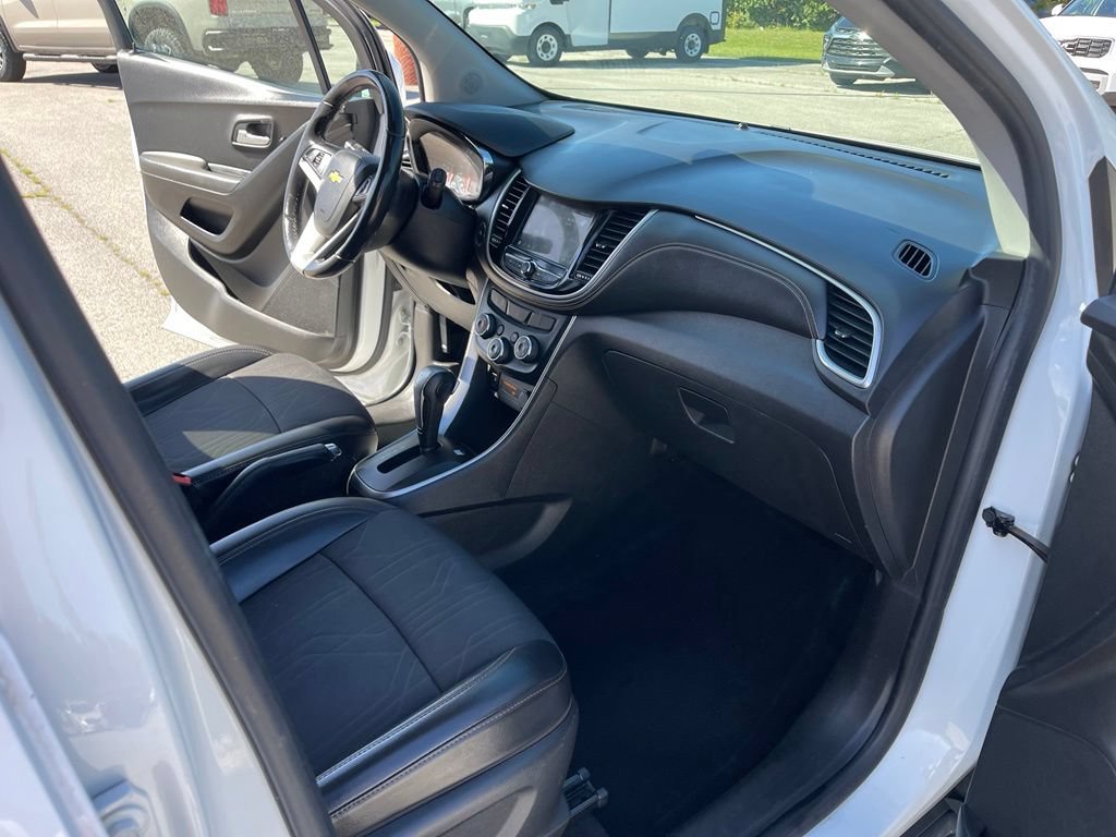 Used 2019 Chevrolet Trax LT w/ LT Convenience Package FWD image 18