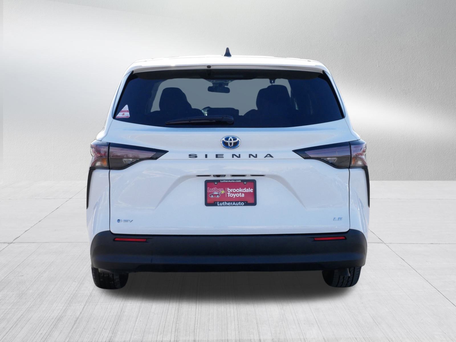 Certified 2025 Toyota Sienna LE image 6