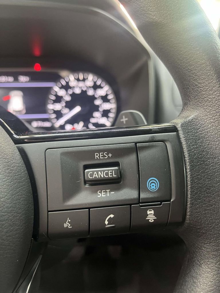 Used 2023 Nissan Rogue SV image 23