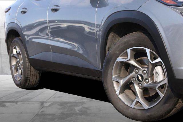 Used 2025 Chevrolet Trax LT image 3