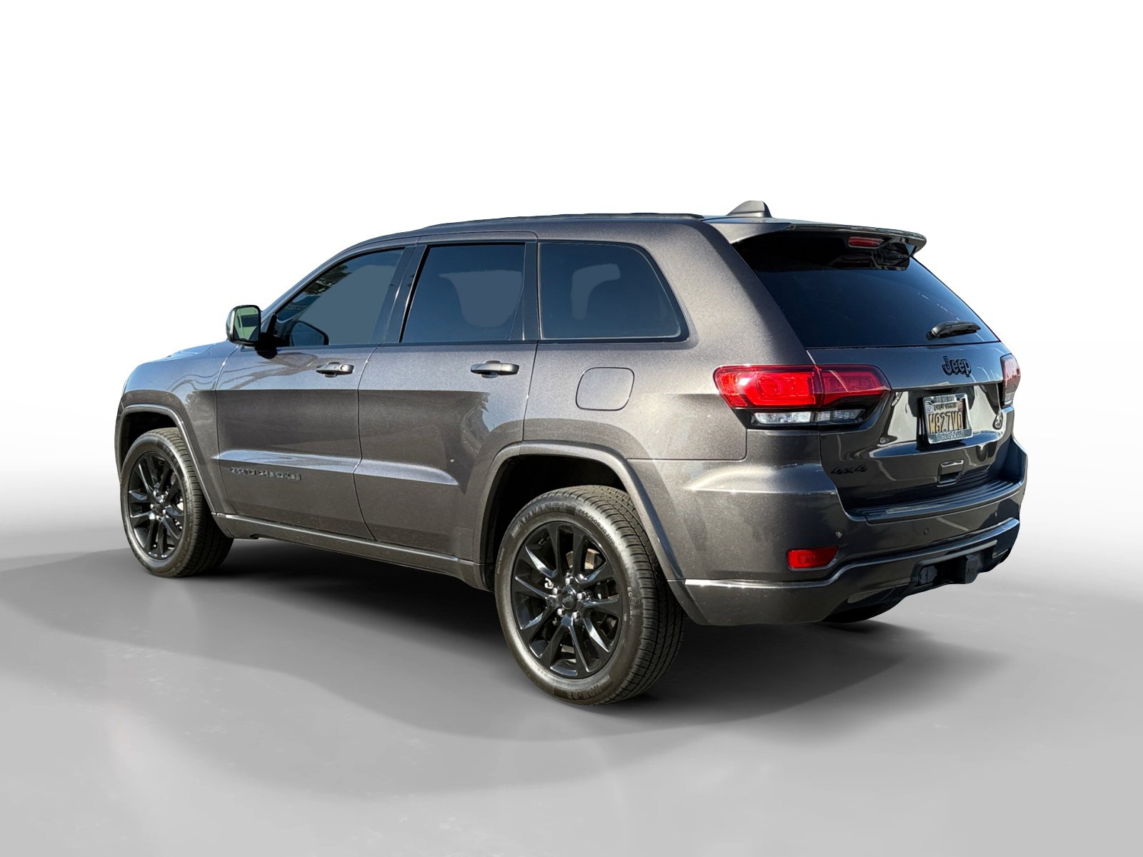 Used 2020 Jeep Grand Cherokee Altitude image 3