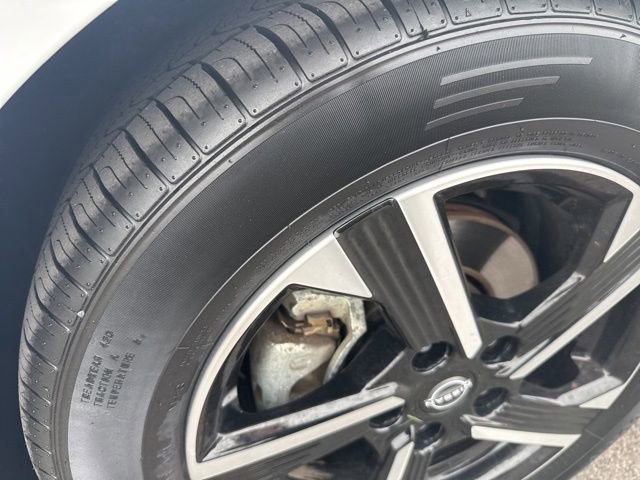 Used 2025 Nissan Sentra SV image 9