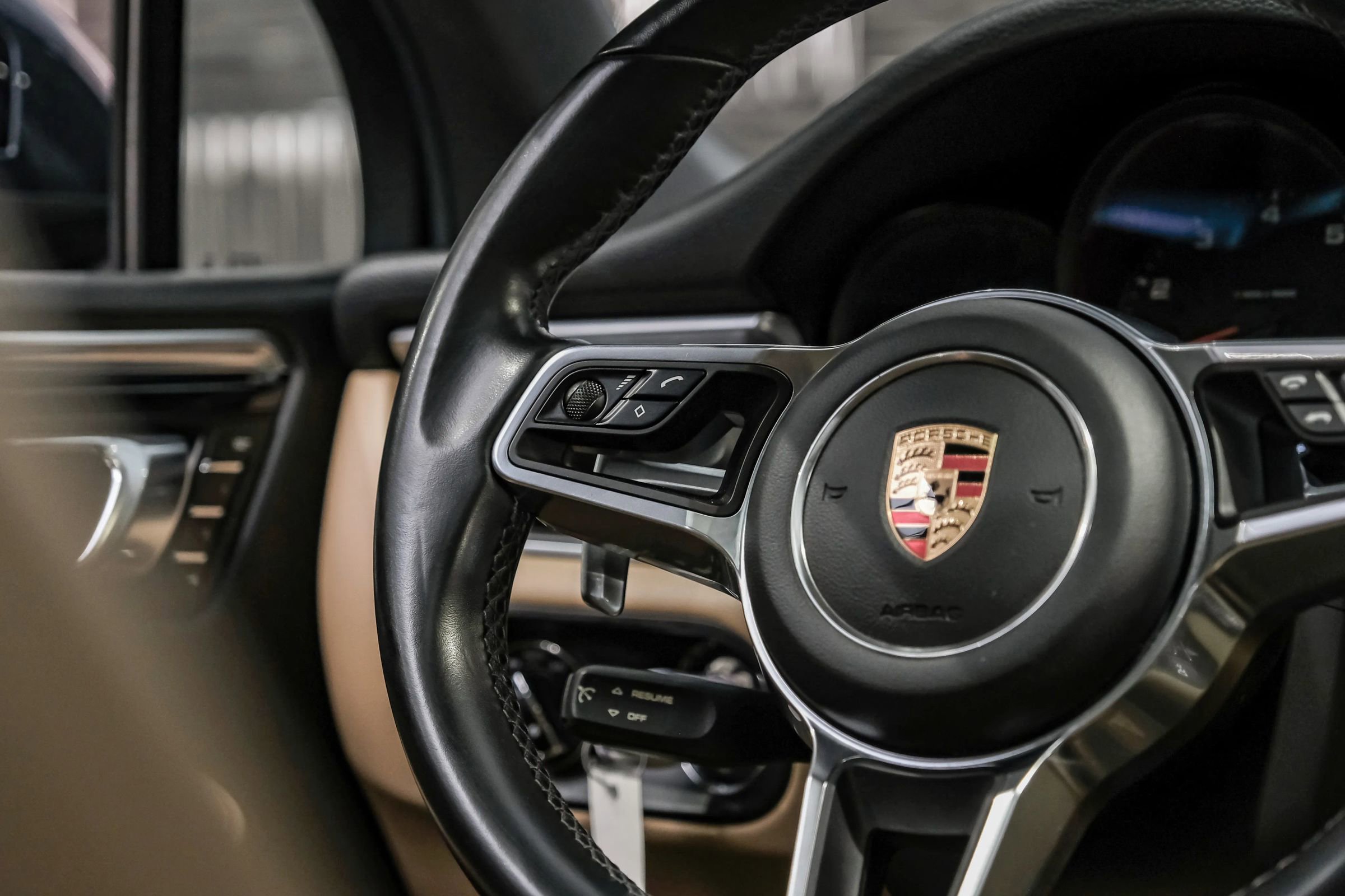 Used 2018 Porsche Macan AWD/4WD image 15