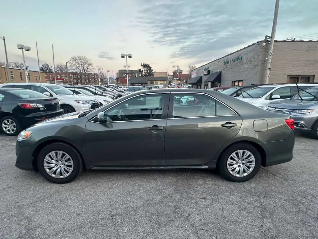 Used 2014 Toyota Camry L image 7