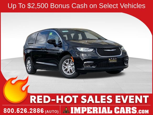 New 2026 Chrysler Pacifica Select