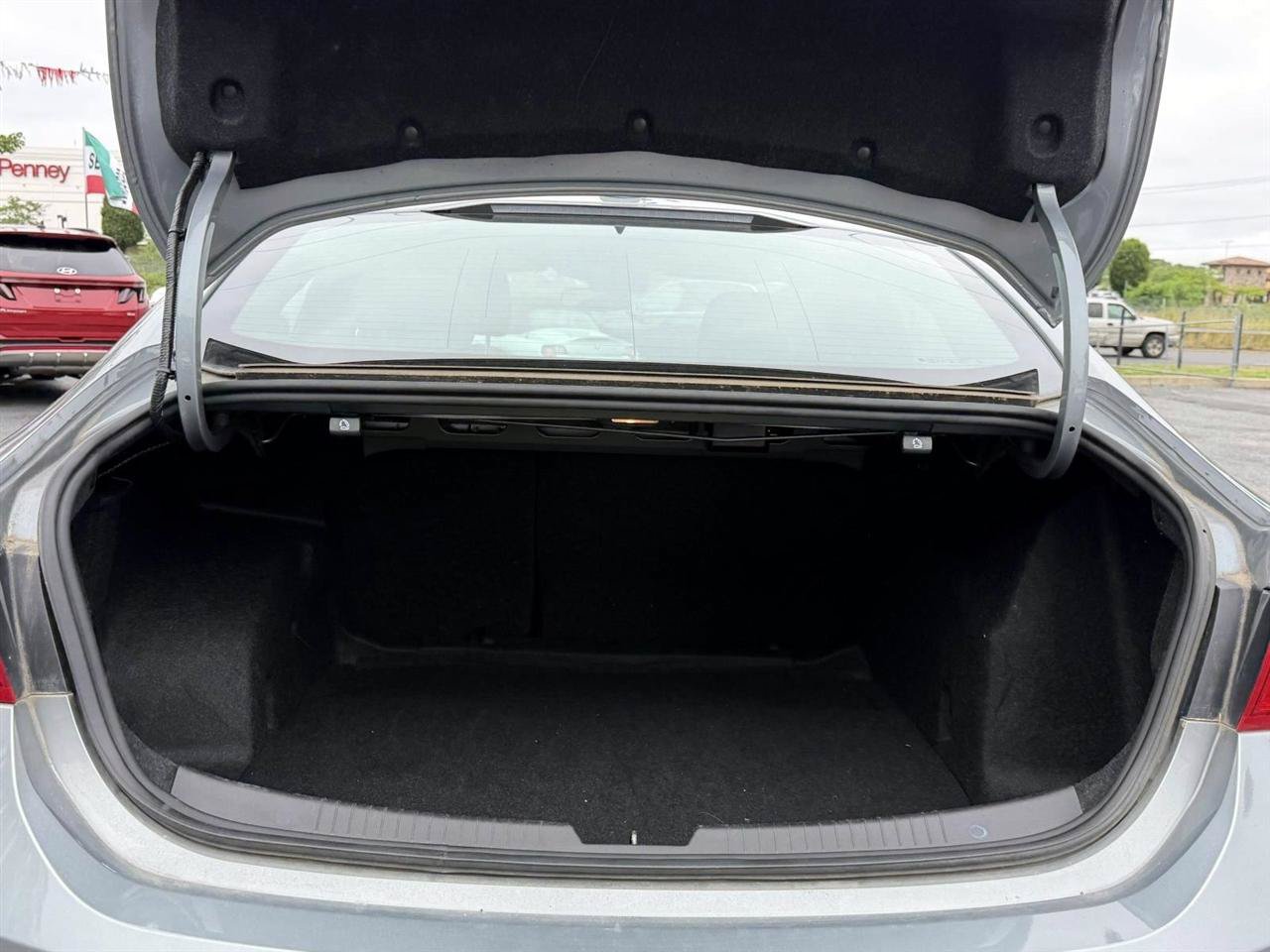 Used 2023 Chevrolet Malibu LT FWD image 7