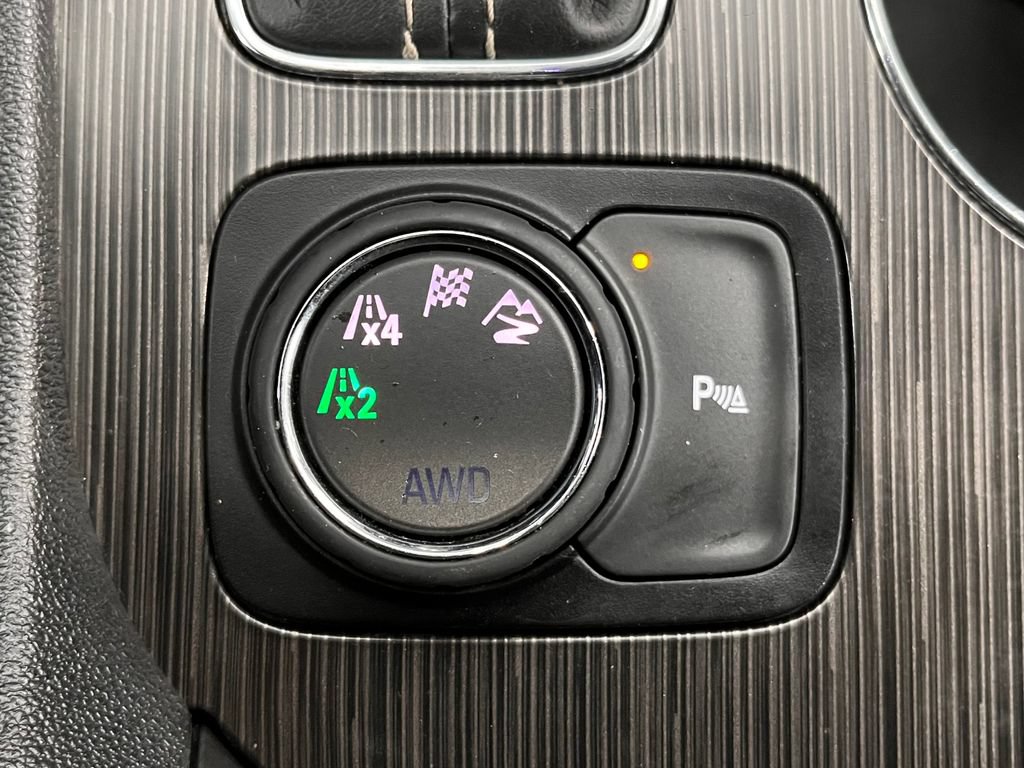Used 2019 GMC Acadia SLT w/ LPO, Black Accent Package AWD/4WD image 32