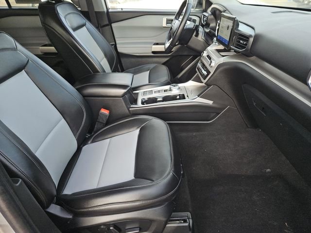 Used 2024 Ford Explorer XLT w/ Equipment Group 202A RWD image 37