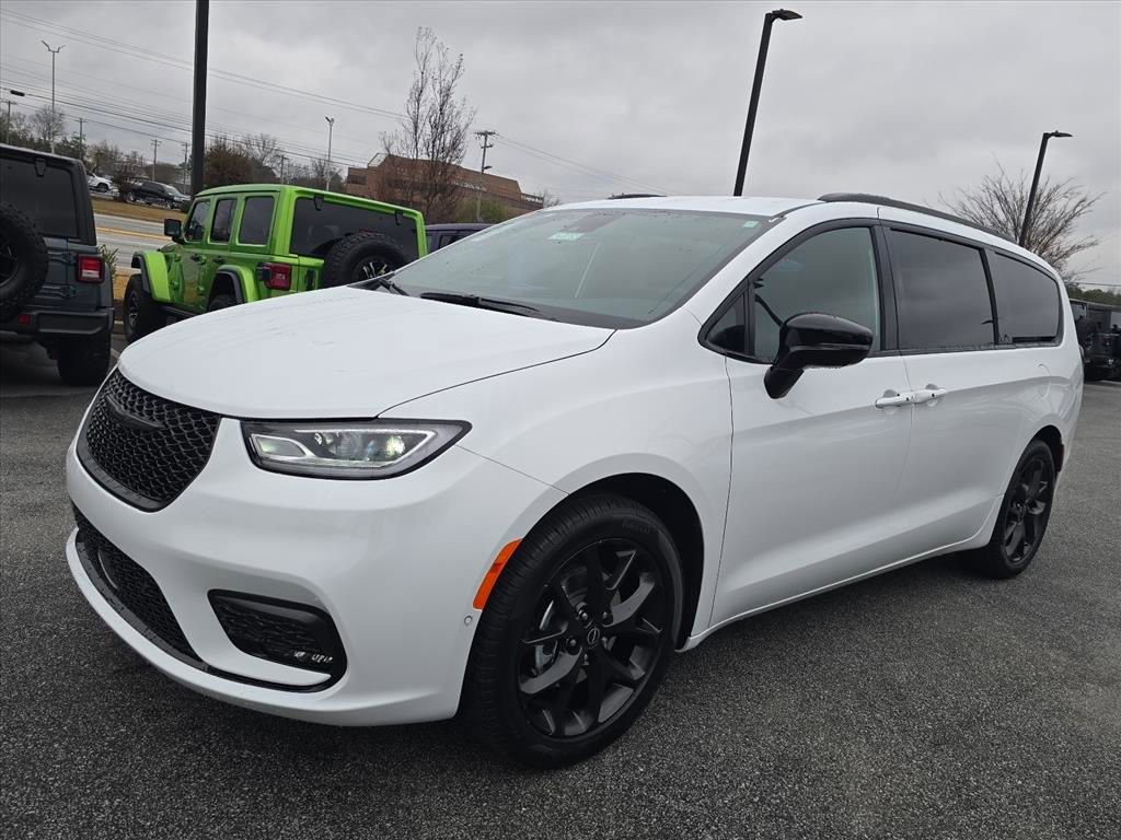New 2026 Chrysler Pacifica Select w/ S Appearance Package FWD image 15