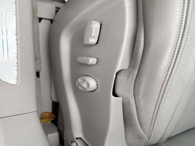 Used 2010 Cadillac DTS Luxury image 21