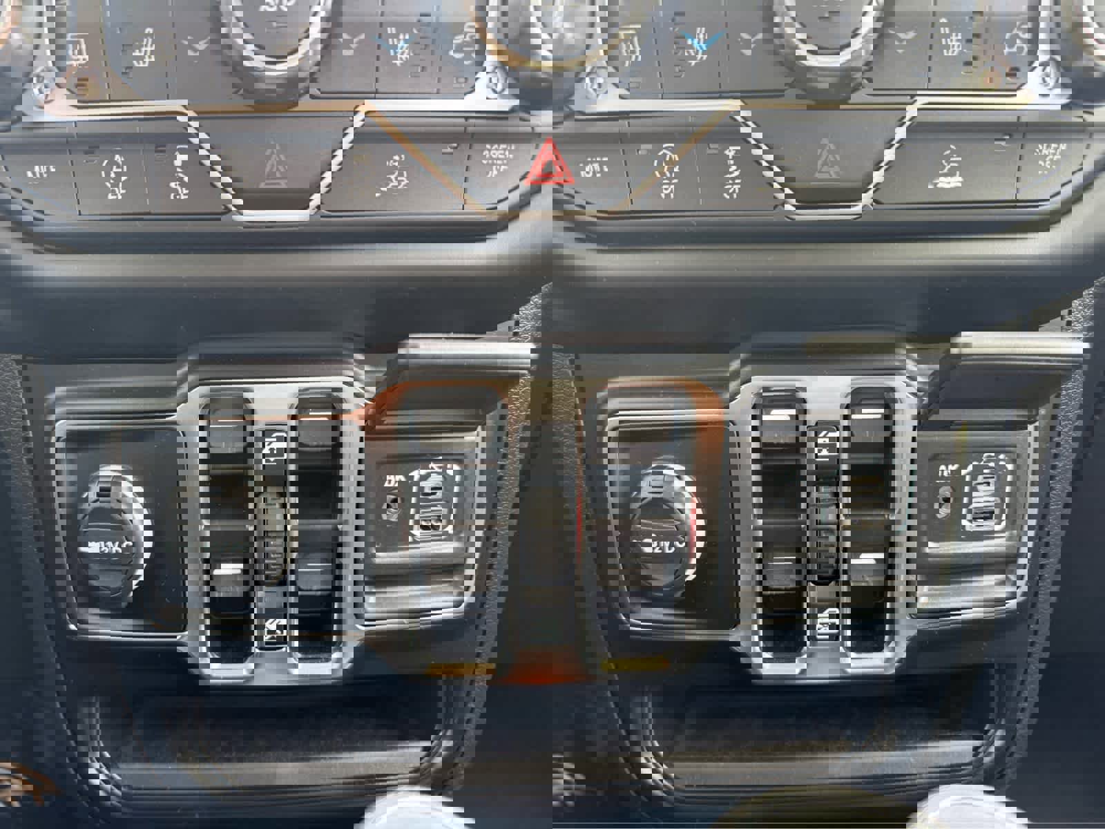 Used 2023 Jeep Gladiator Sport AWD/4WD image 29