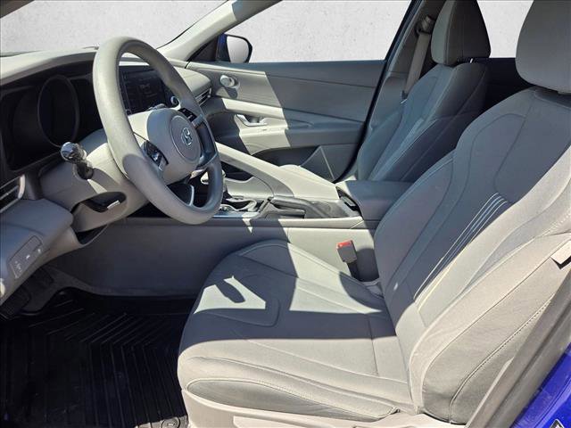 Used 2023 Hyundai Elantra SEL w/ Preferred Accessory Package FWD image 15