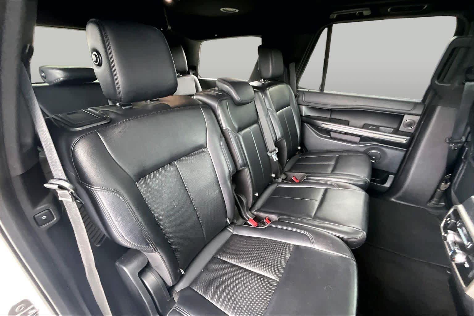 Used 2019 Ford Expedition XLT w/ Equipment Group 202A AWD/4WD image 20