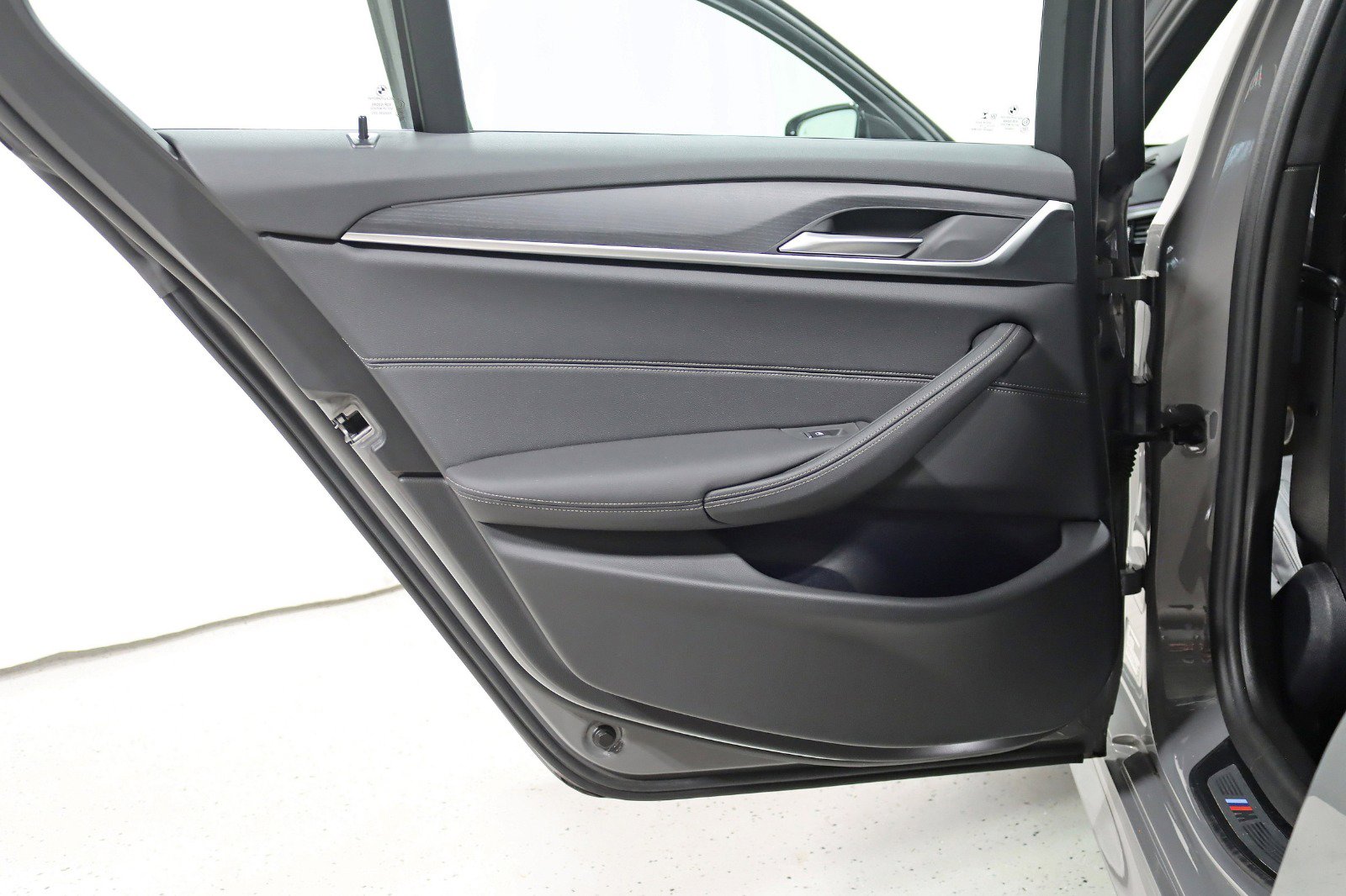 Used 2022 BMW 530i xDrive w/ M Sport Package image 36