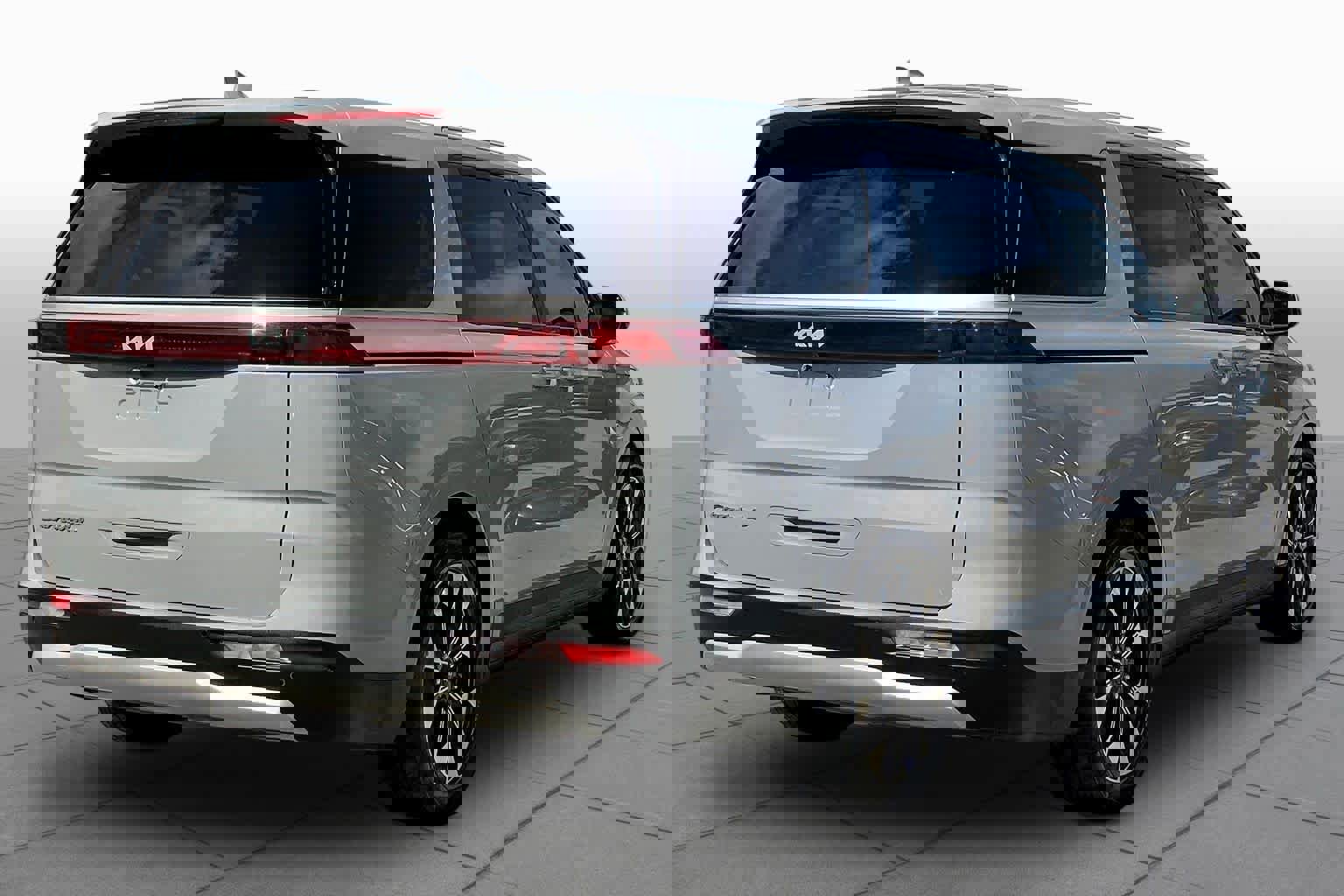 Used 2022 Kia Carnival EX image 13