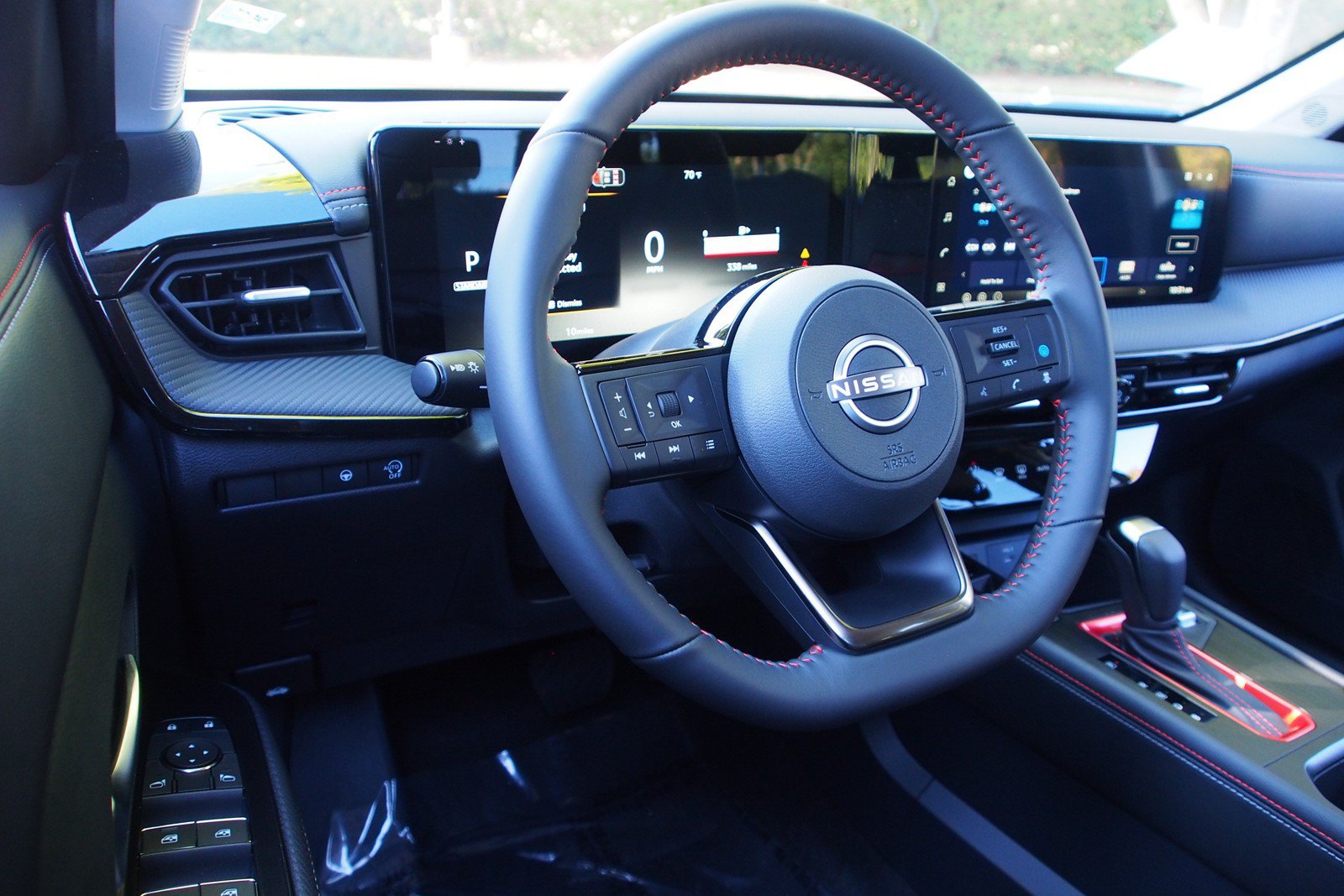Used 2026 Nissan Kicks SR FWD image 14