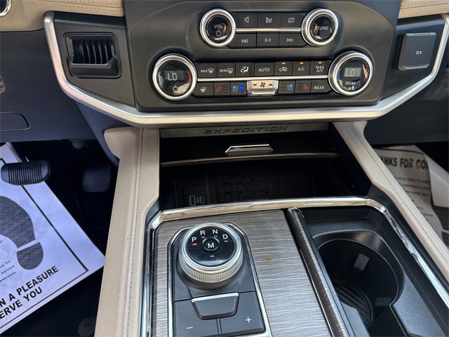 Used 2024 Ford Expedition Limited image 21
