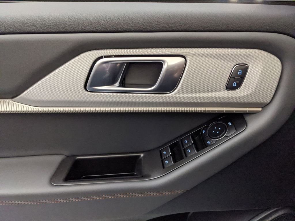 New 2025 Ford Explorer Active image 21