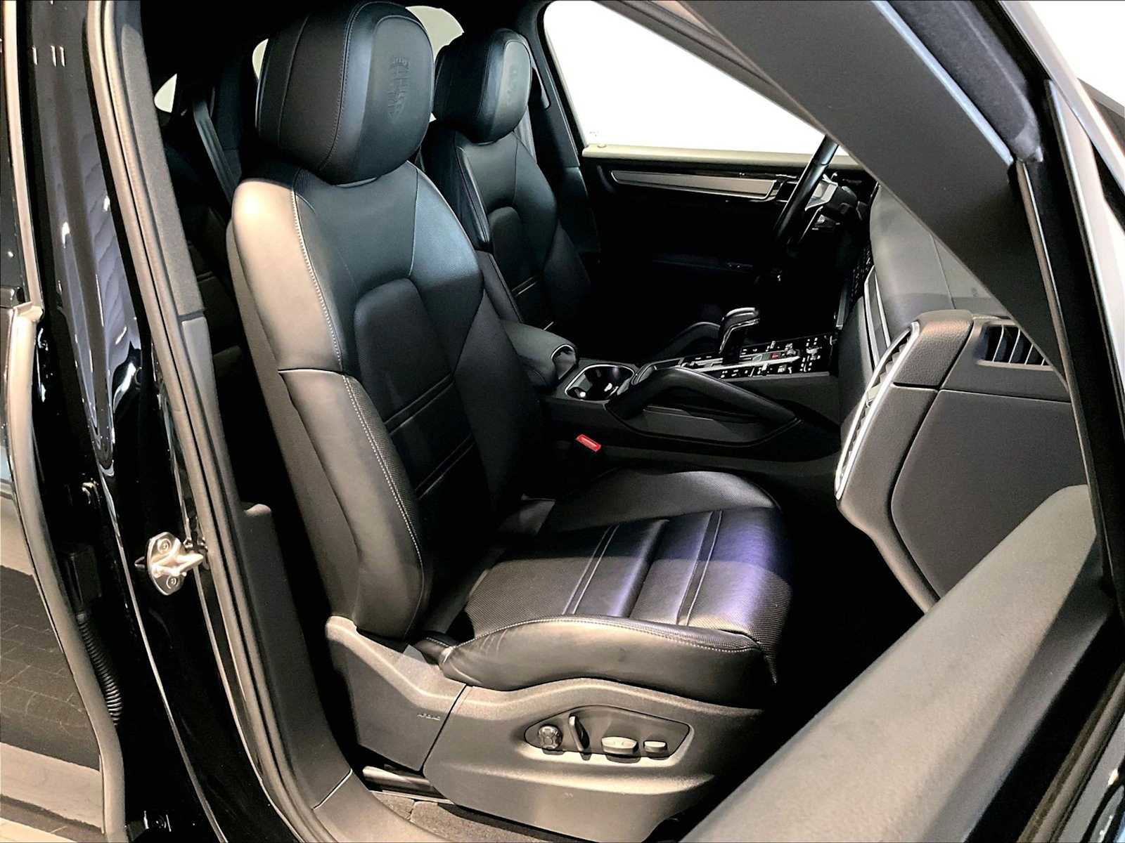 Used 2023 Porsche Cayenne Platinum Edition image 22