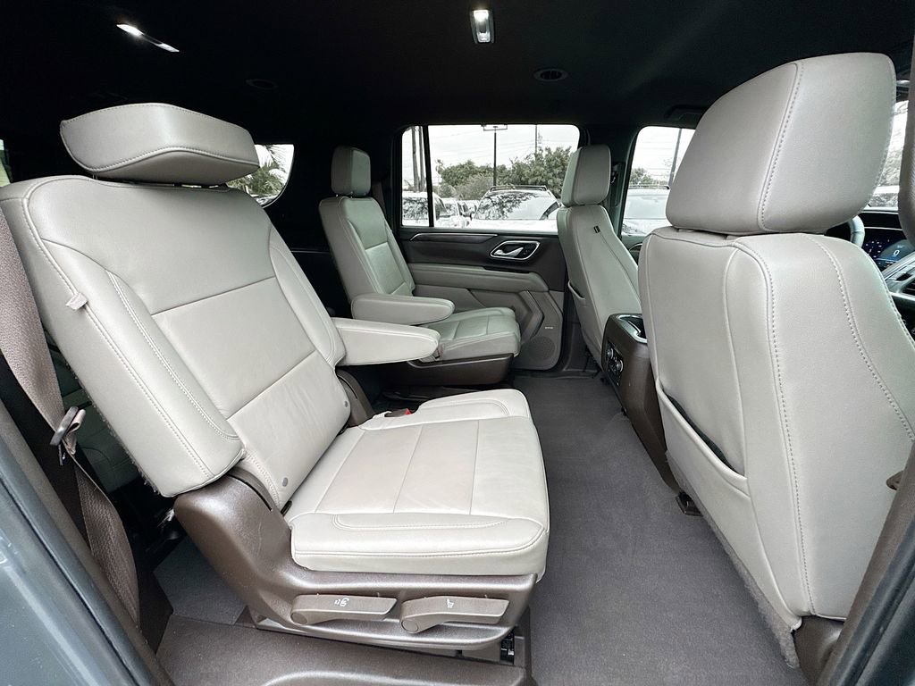 Used 2022 Chevrolet Suburban LT w/ Luxury Package image 29