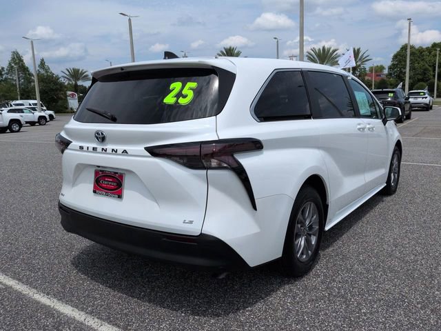 Certified 2025 Toyota Sienna LE FWD image 4