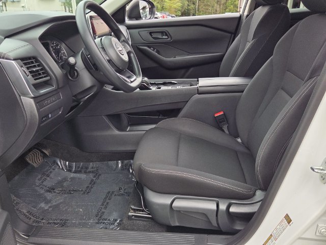 Used 2024 Nissan Rogue S FWD image 9