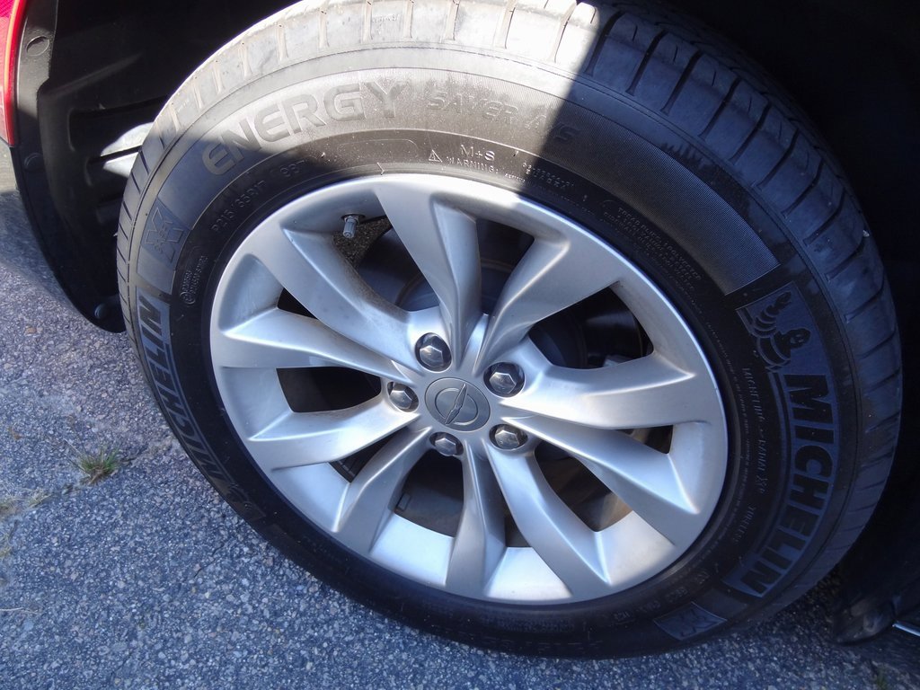 Used 2023 Chrysler 300 Touring image 10