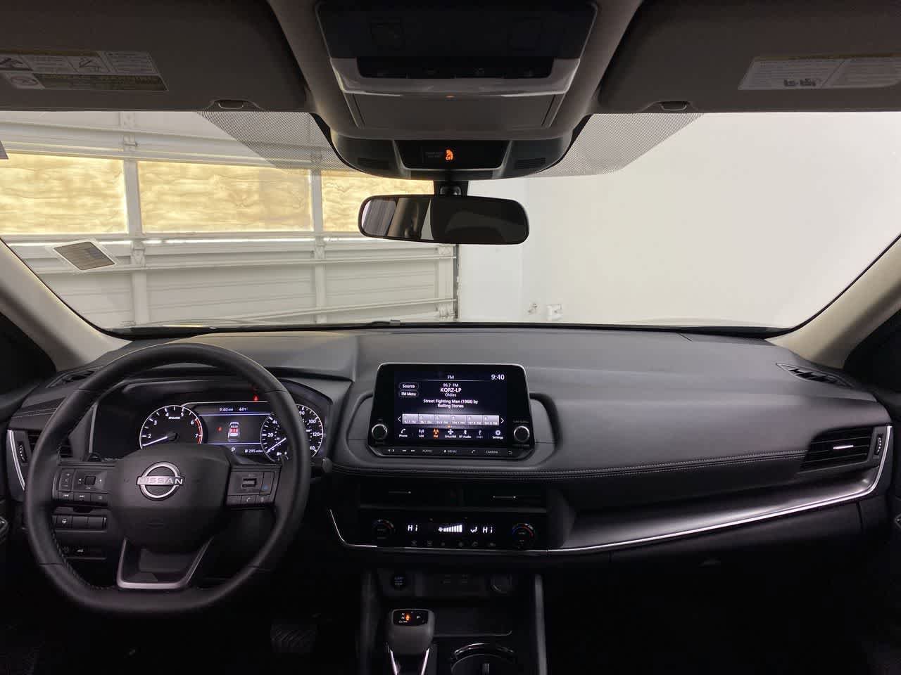 Used 2025 Nissan Rogue SV AWD/4WD image 12
