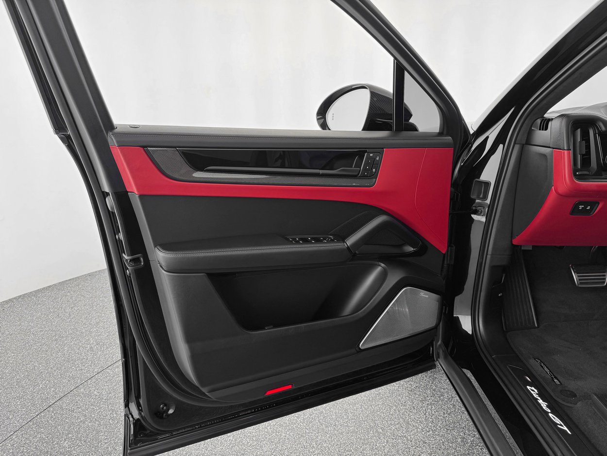 Used 2024 Porsche Cayenne Turbo GT image 11