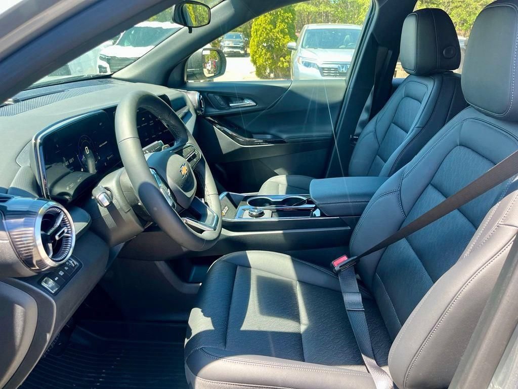New 2026 Chevrolet Equinox LT w/ Convenience Package II AWD/4WD image 11