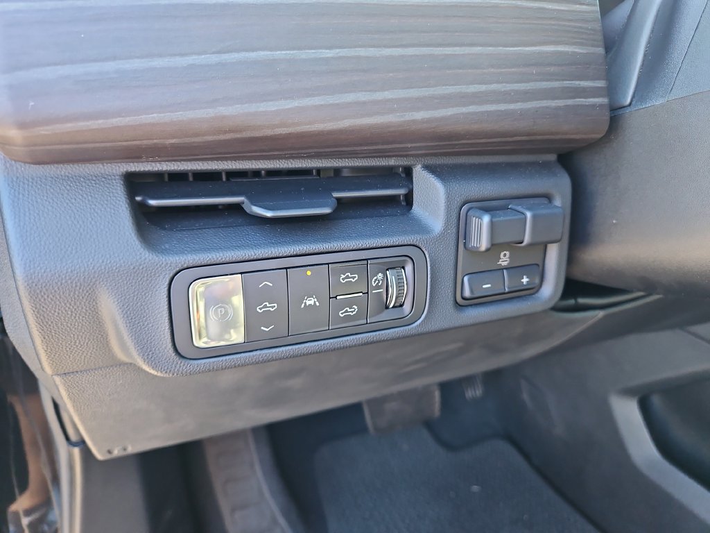 Used 2025 GMC Sierra EV Denali AWD/4WD image 25